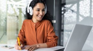 Femme en video learning