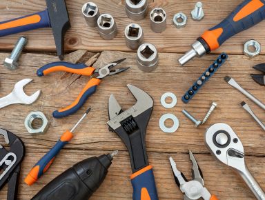 Image Article Outils Eparpilles Sur Une Table Image Article Outils Eparpilles Sur Une Table