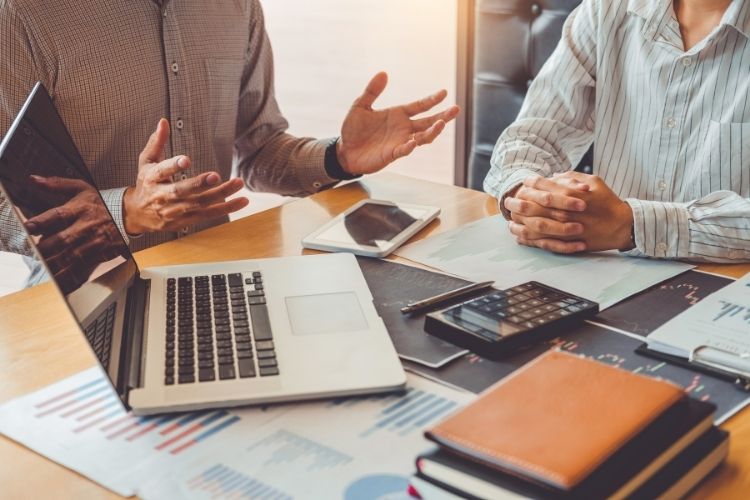 Image Article Blog Lms Ordinateur Table Personnes Travillent