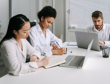 Rgpd Employes Qui Travaillent Autour Dune Table